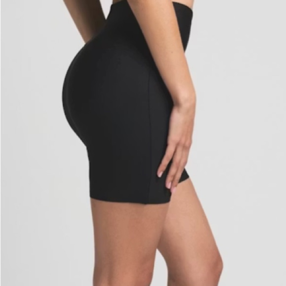 Skims Body Hip-Enhancing Padded Shorts Black